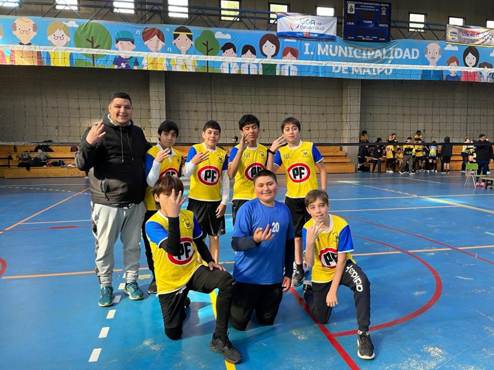 El equipo de Vóleibol Varones logra impresionante 3º lugar en el campeonato comunal