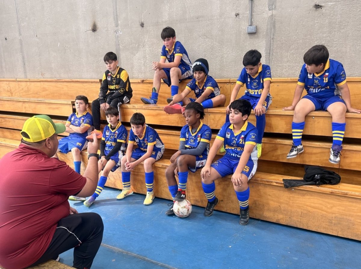 Nuestro colegio continúa su participación en la fase comunal del Futsal Sub 12