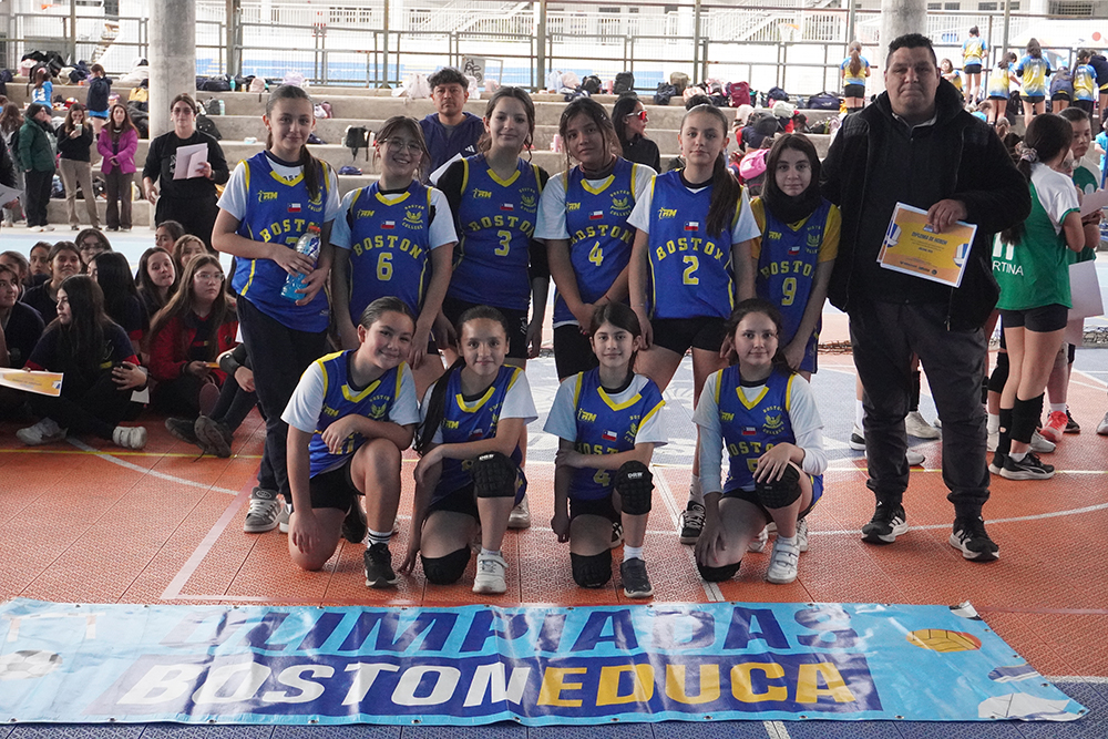 Gran nivel de juego en la fecha de Vóleibol Mini Damas en las Olimpiadas BostonEduca