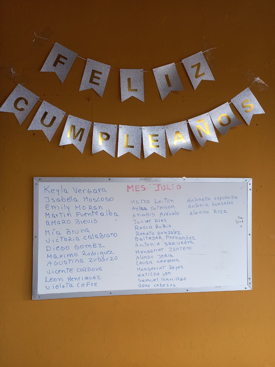Muro de cumpleaños en la biblioteca CRA