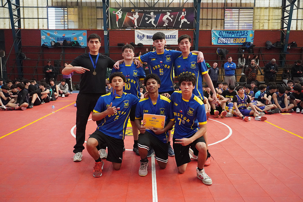 Vicecampeones del Básquetbol Intermedia Varones en las Olimpiadas BostonEduca